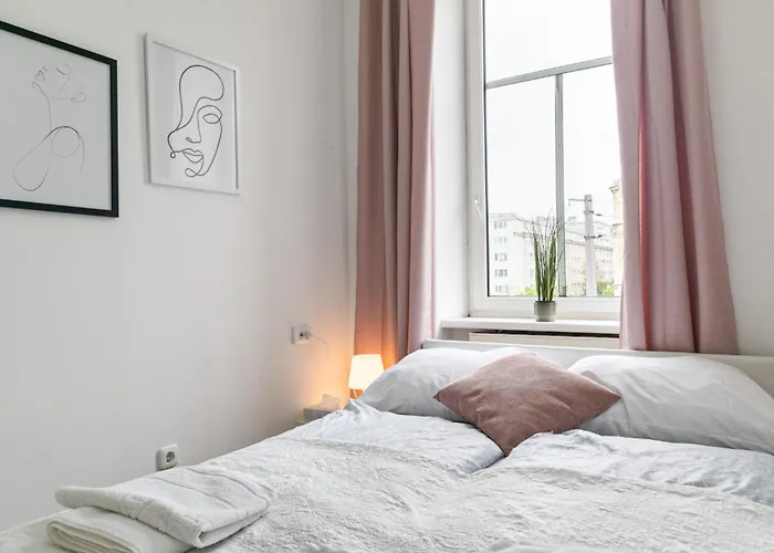 Luxury 6-bedroom Near Millennium