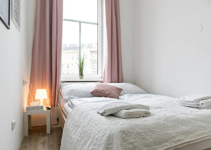 Διαμέρισμα Luxury 6-bedroom Near Millennium