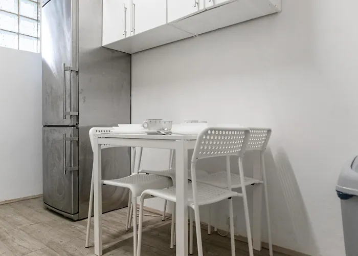 Luxury 6-bedroom Near Millennium Διαμέρισμα *