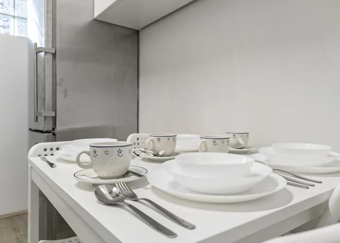 Luxury 6-bedroom Near Millennium